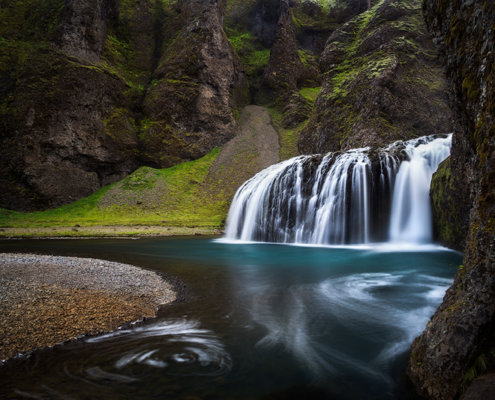 How to photograph during windy conditions