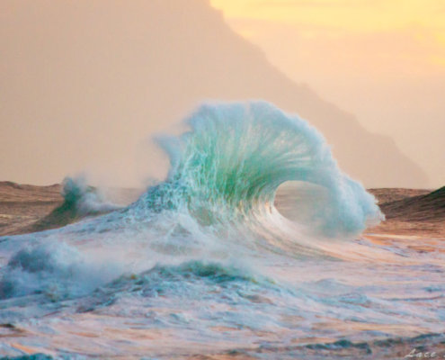 Cover for nature photography blog post about shooting waves by Lace Andersen